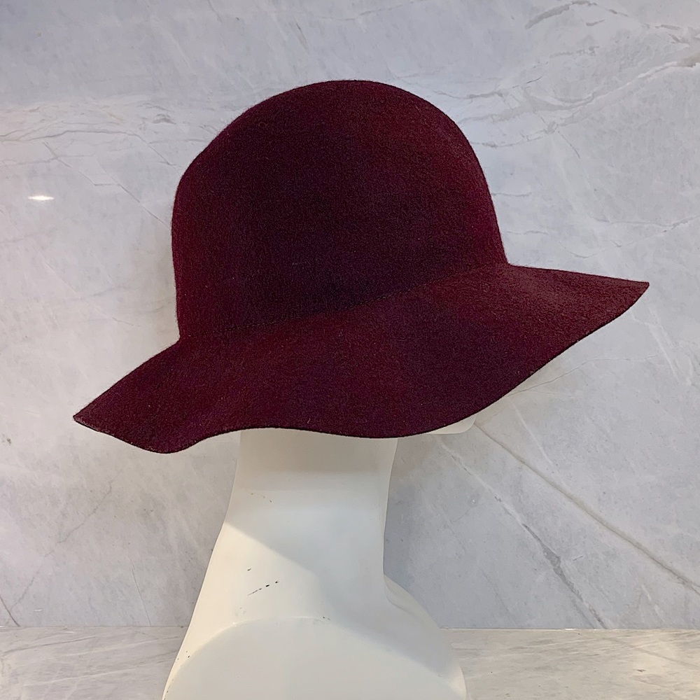 Juicy Couture burgundy felt wide brim hat 22” circumference